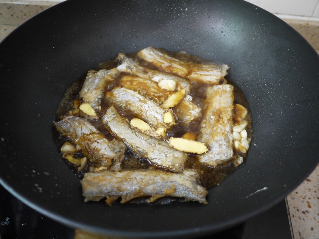 带鱼怎样去鳞最快最好的方法,带鱼怎么处理才不腥