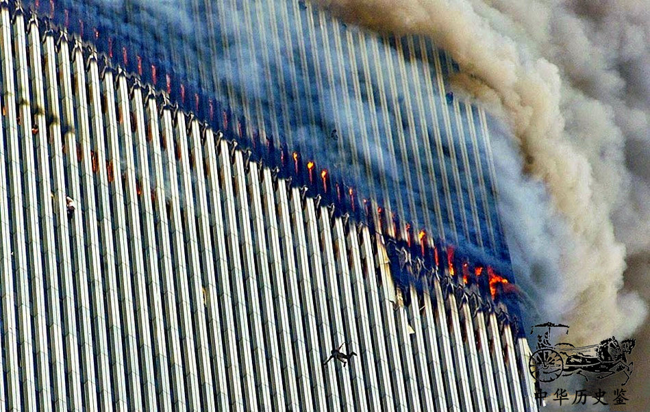 “9.11”事件真实老照片：男子绝望从106层跳下，小布什垂头丧气