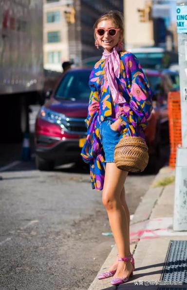 美丽丝巾搭配耐看型百变丝巾,超百搭丝巾你值得拥有