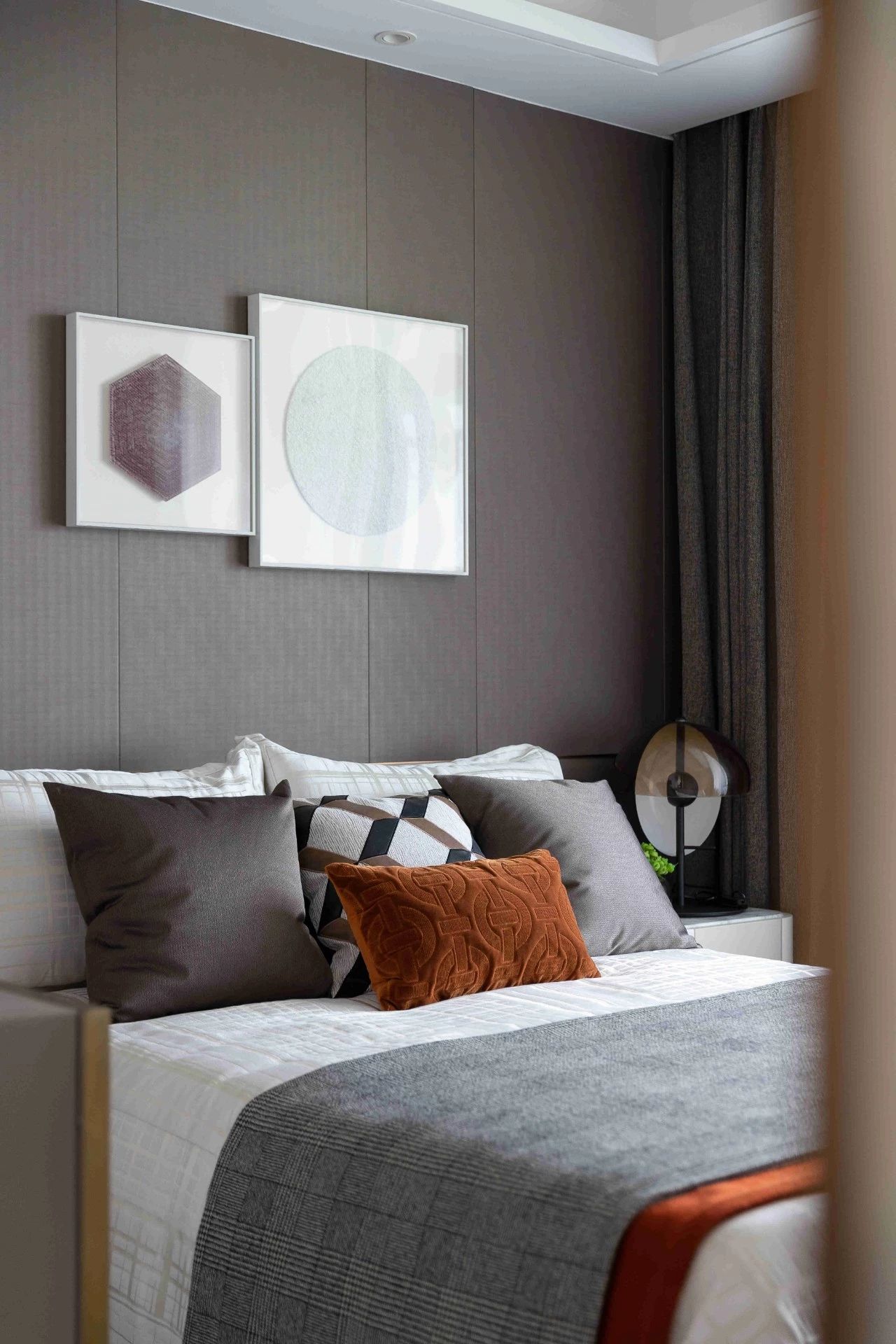 距离拥有一个爱马仕橙的家，不需要过多的费用，只需一片岩板设计