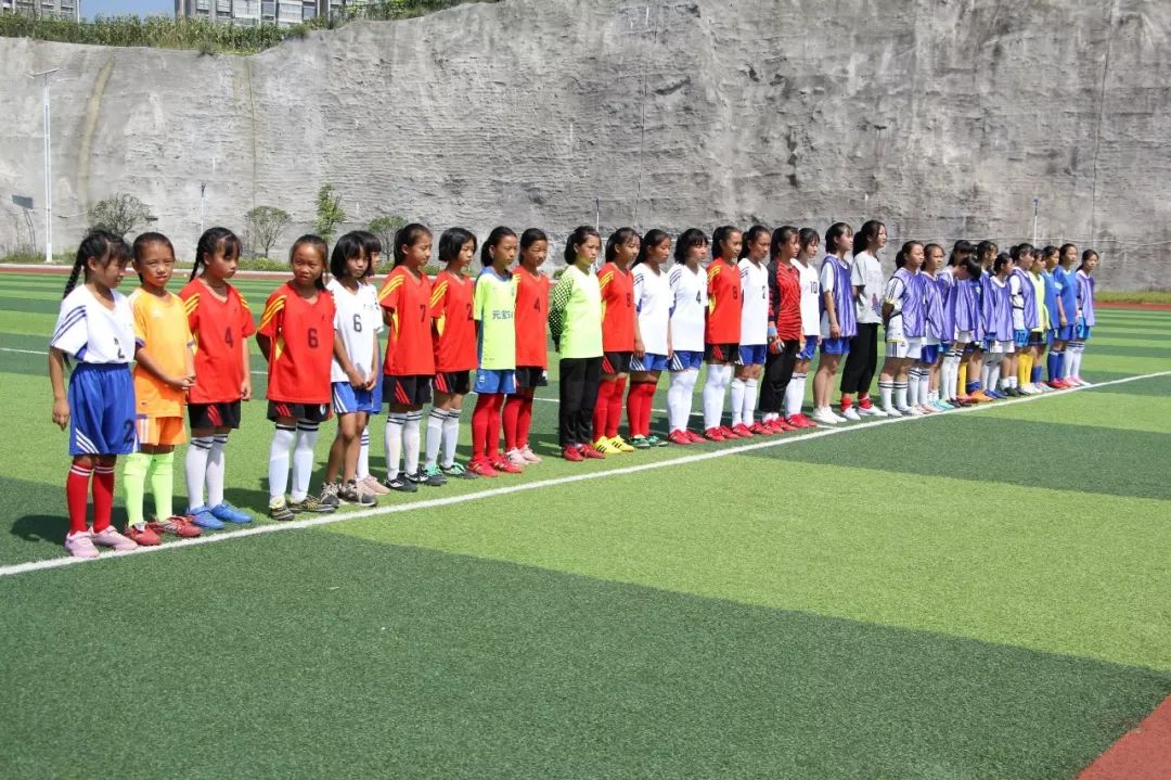 绿茵球场献爱心，少年未来可期