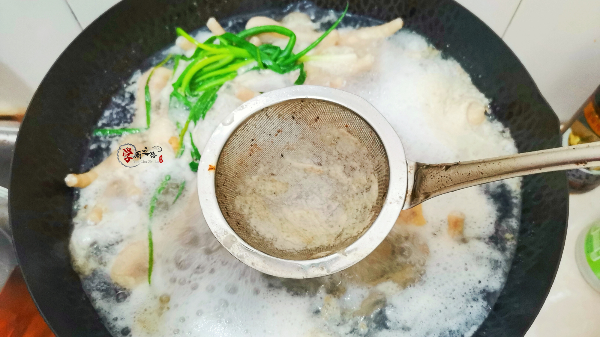 虎皮鸡爪软烂脱骨的技巧,虎皮鸡爪破皮方法