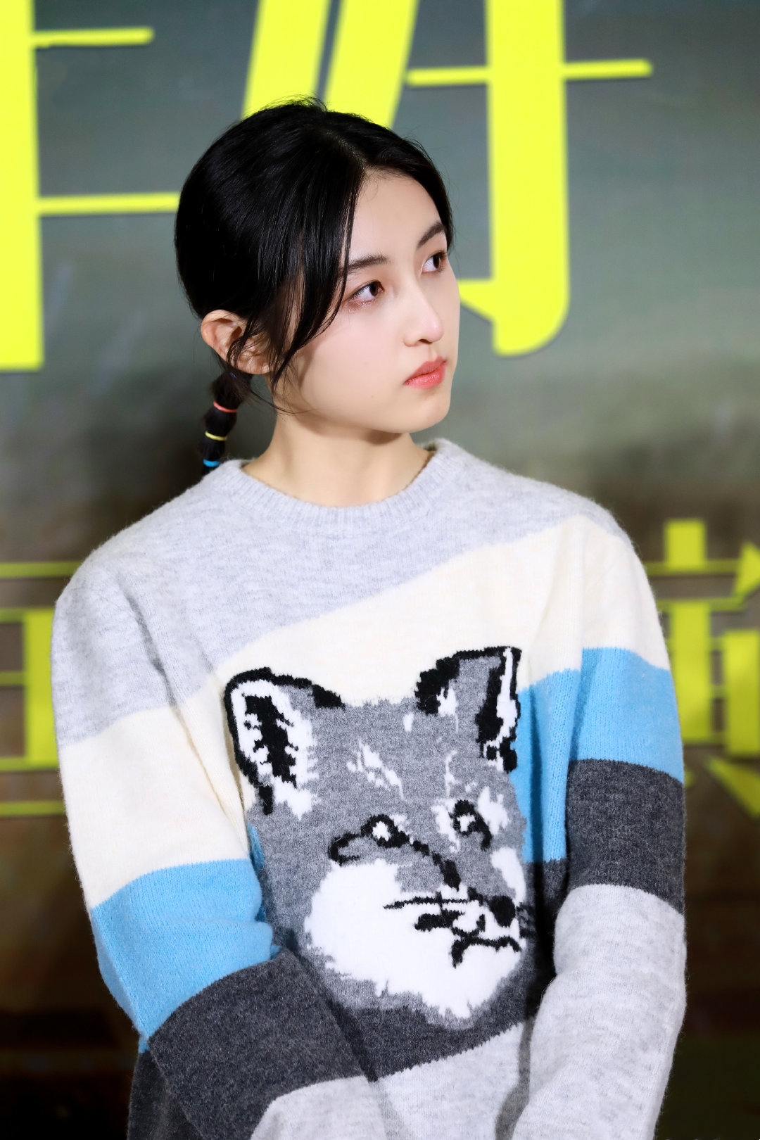 今年流行什么发型丸子头好看,教你一款洋气的丸子头发型