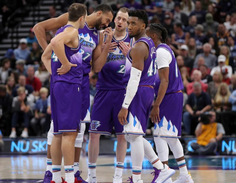 2亿中锋场均14+13，续约前扬言要拿冠军，如今赢球后很骄傲