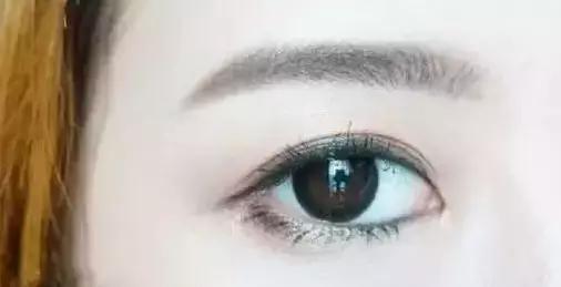 简单易上手的眼妆教程步骤,超详细的眼妆教程你一定学得会