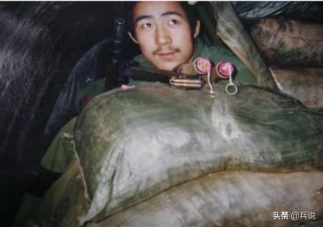 没有老鼠不叫猫耳洞：老山战士逮住2公斤大鼠，铁链拴起当宠物