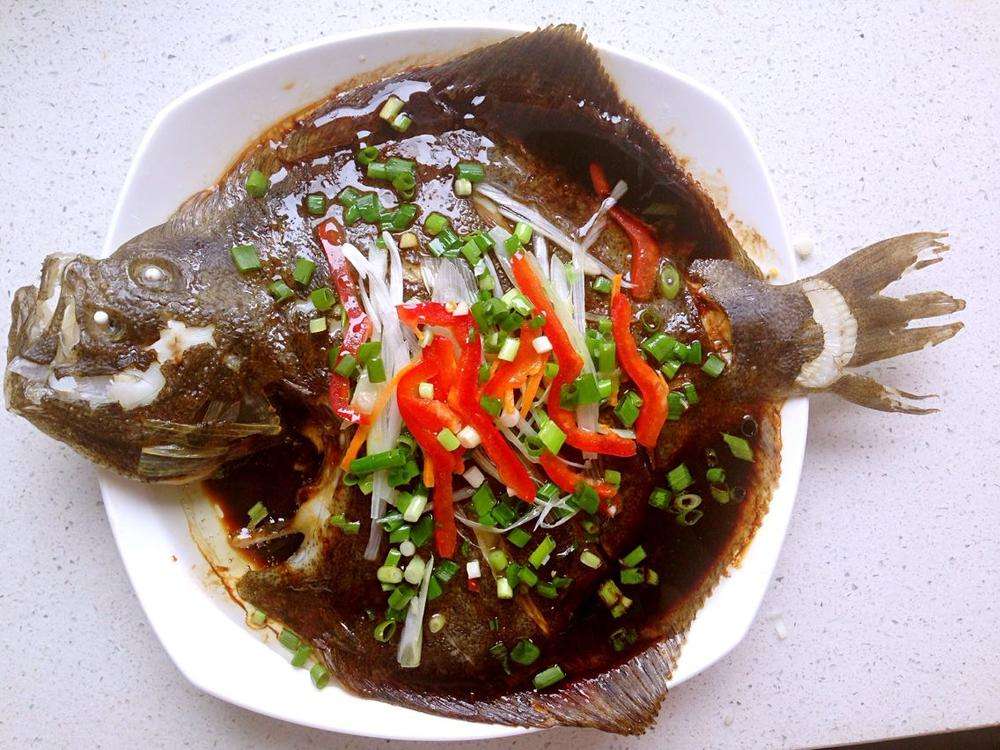 清蒸多宝鱼简单好做鲜嫩好吃,清蒸多宝鱼这样一做比饭店都好吃