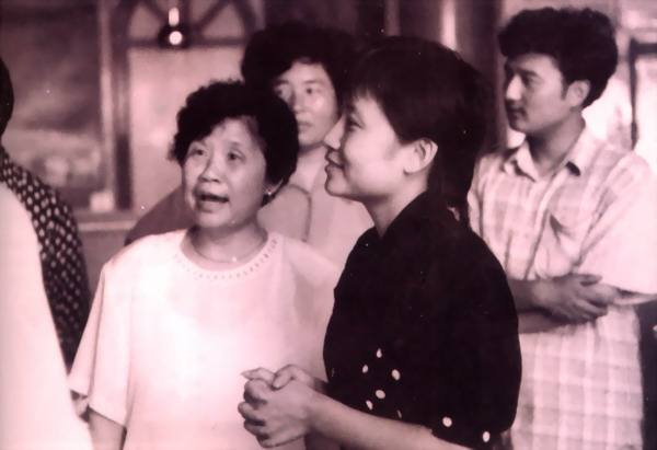 青藏高原的李娜现状如何,李娜出家多年后再唱青藏高原