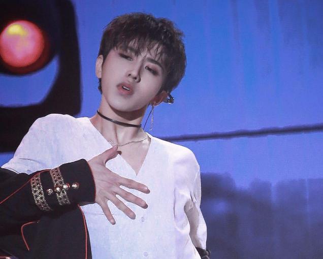 LOL：不能随便针对坤坤了，玩家打“对面5个蔡徐坤”被封号3年？