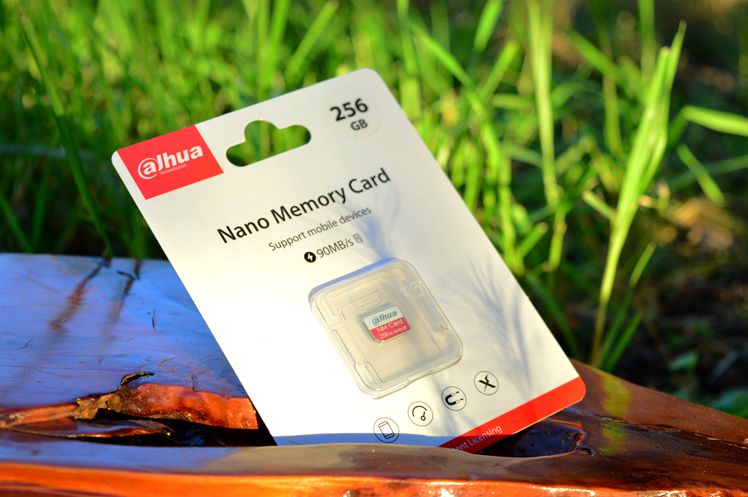 手机扩容存储卡256g,大华内存卡v100