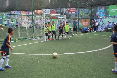 暑假再见新学期开始,易联足球秋季班报名