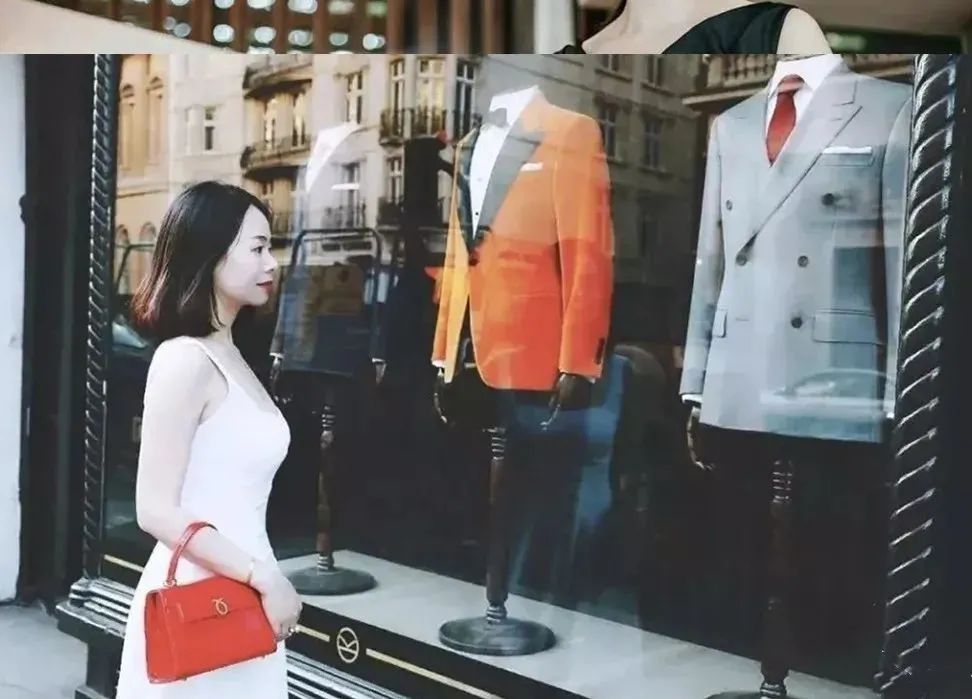 英国女王拿过的包包,英国伊丽莎白女王二世包包