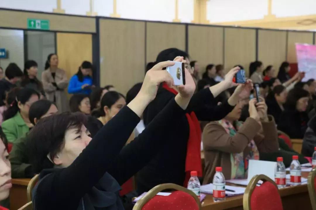 再谈妇科热点重申诊治规范——热烈恭喜2018年西安市第一届宫颈病变及阴道镜规范培训班”胜利闭幕