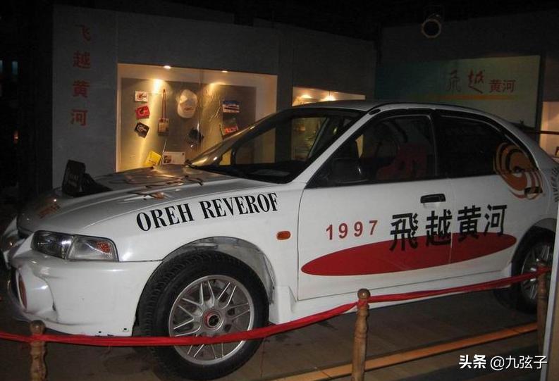 他飞过长城，他飞过黄河，他是中国的冒险王，他是娱乐圈中的大哥