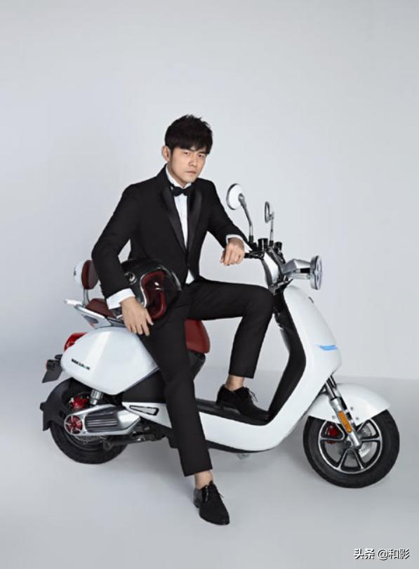 谢霆锋、谭维维、朴树、韩寒，这年头，明星也有骑电动车的情怀