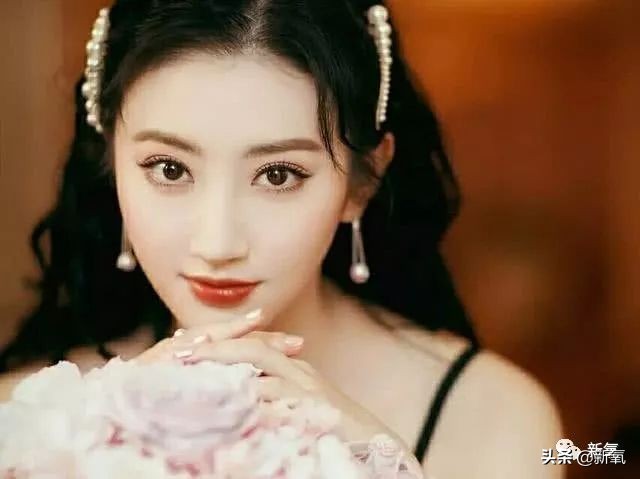 景甜修复之后的双眼皮是多宽,景甜修复后的双眼皮多宽