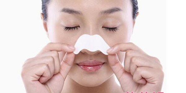 有黑头千万别乱用手挤,如果有黑头闭口痘痘怎么办