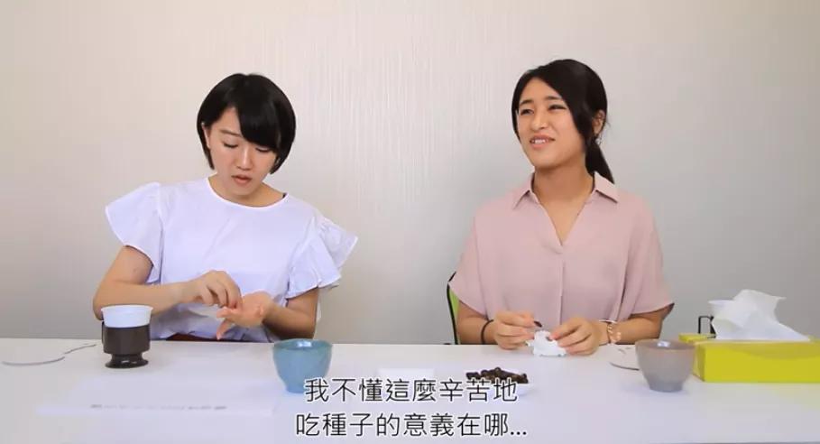 纳尼？为什么日本人不会嗑瓜子？看到中国人单手“吃”惊呆！