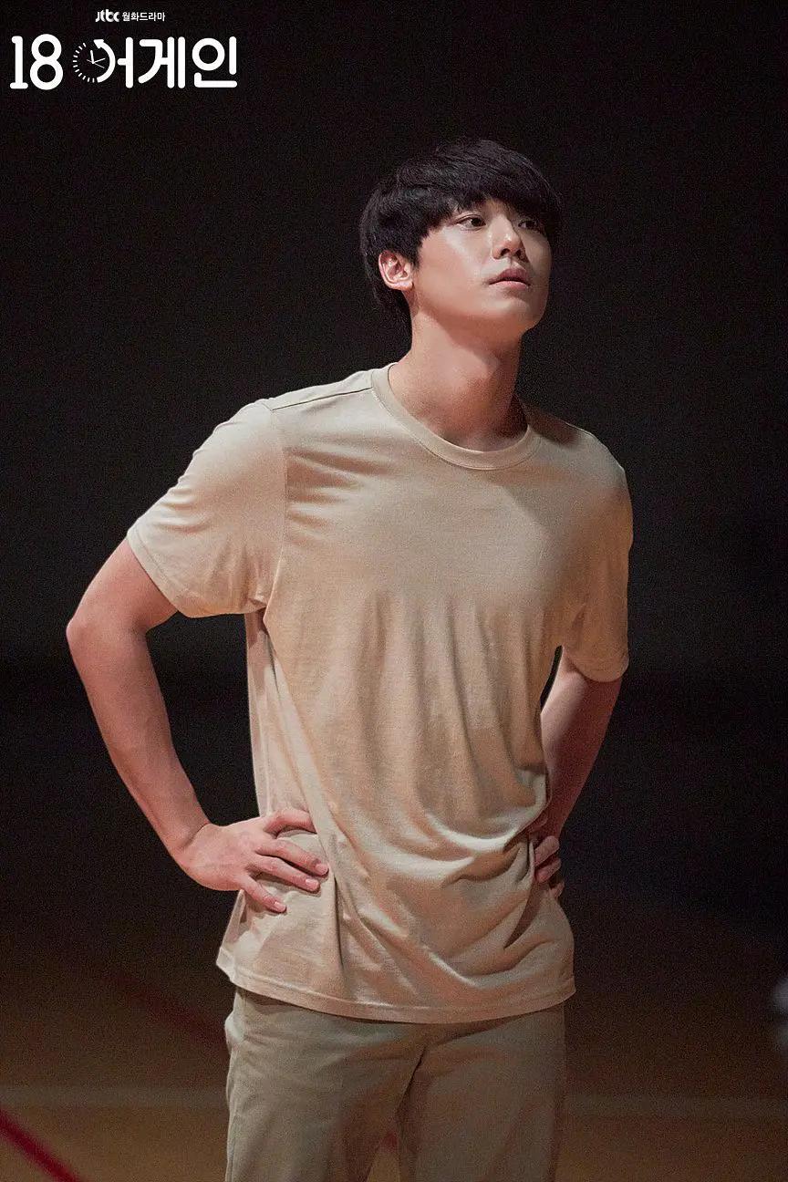 负重中年人重返18岁，男主秒回青春时代狂收“后宫”