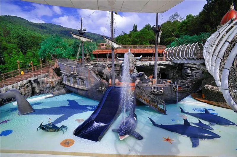 边泡温泉边潜水,边泡温泉边享用