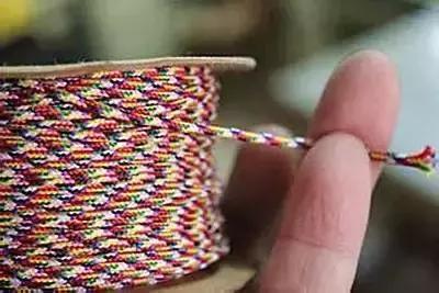 单绳隔珠打结视频教程,手串伸缩加珠绳打结法