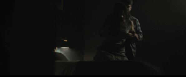 丈夫离奇自杀，竟化作鬼魂留在家中？看一眼镜子，没那么简单……