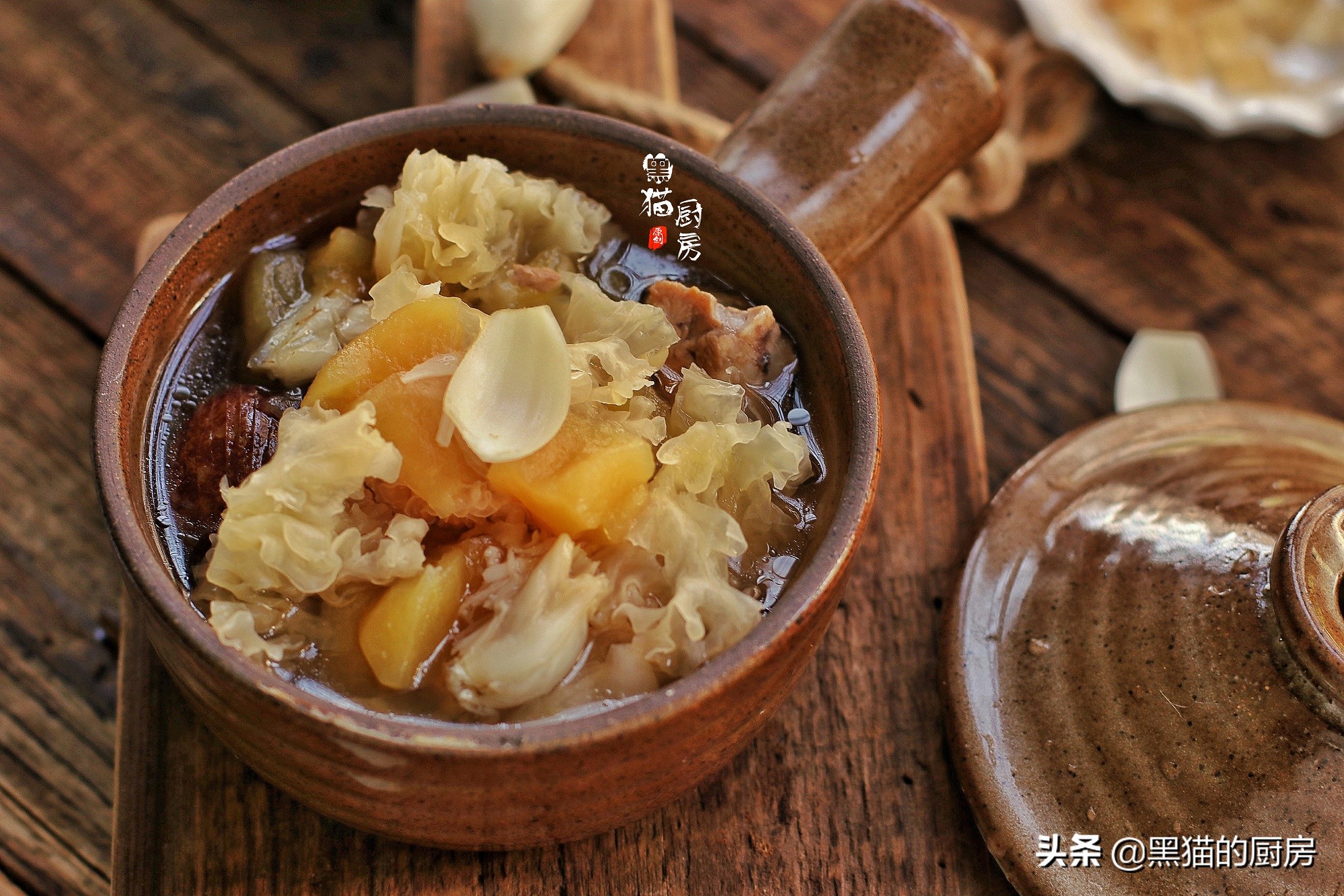 秋天气候干燥常饮一道汤补,秋天口干舌燥喝什么汤