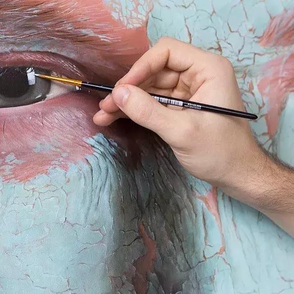 他画了一波美人，笔触精致，活色生香