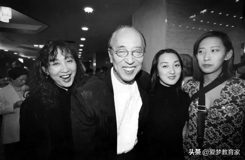 亚洲最狂野女导演，一年出3部新片，半个演艺圈为她站台