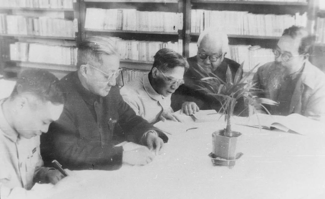 看了联大老师讲义，才知8年大学人才为啥比北大、清华30年都多