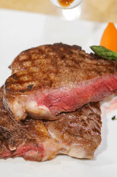 4人同行送活鲷鱼！谷饲牛排+海鲜刺身甜品！豫园酒店自助餐升级