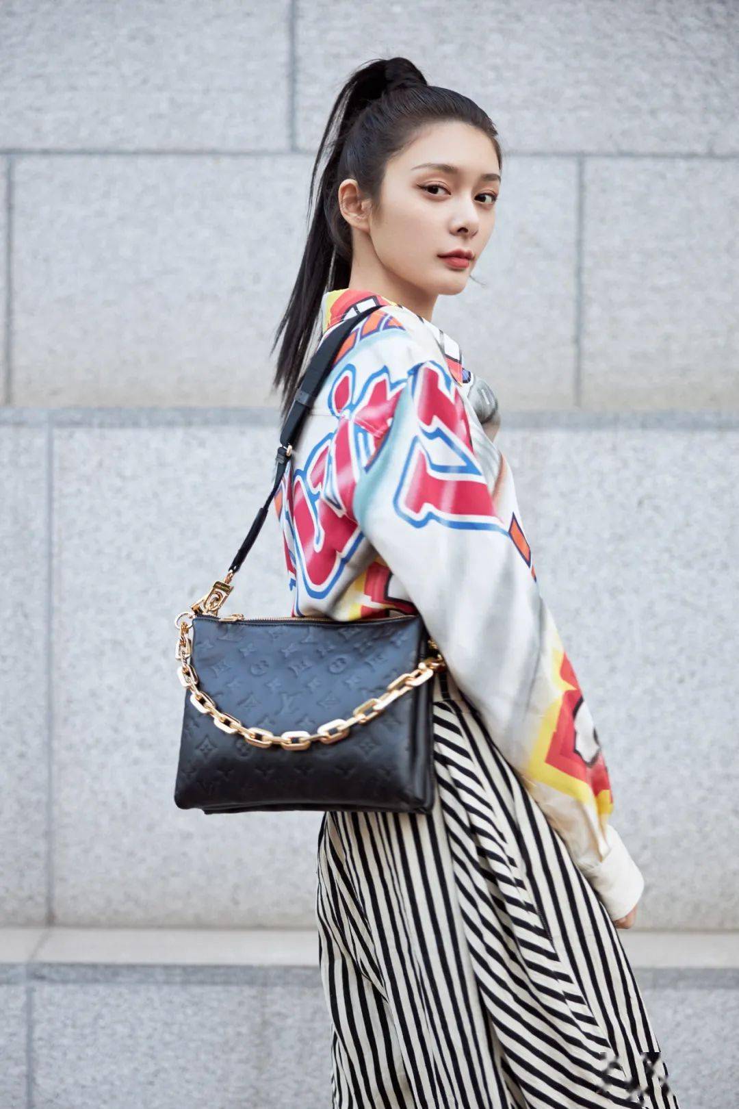 LV新手袋一出，女明星们集体撞包