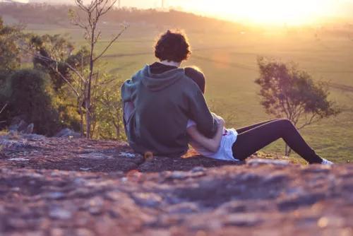 不甘寂寞的哥,闲不住的阿娟