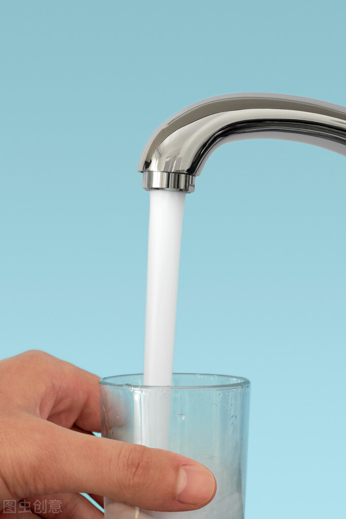 中国自来水添加氟吗,饮用水为什么要加氟