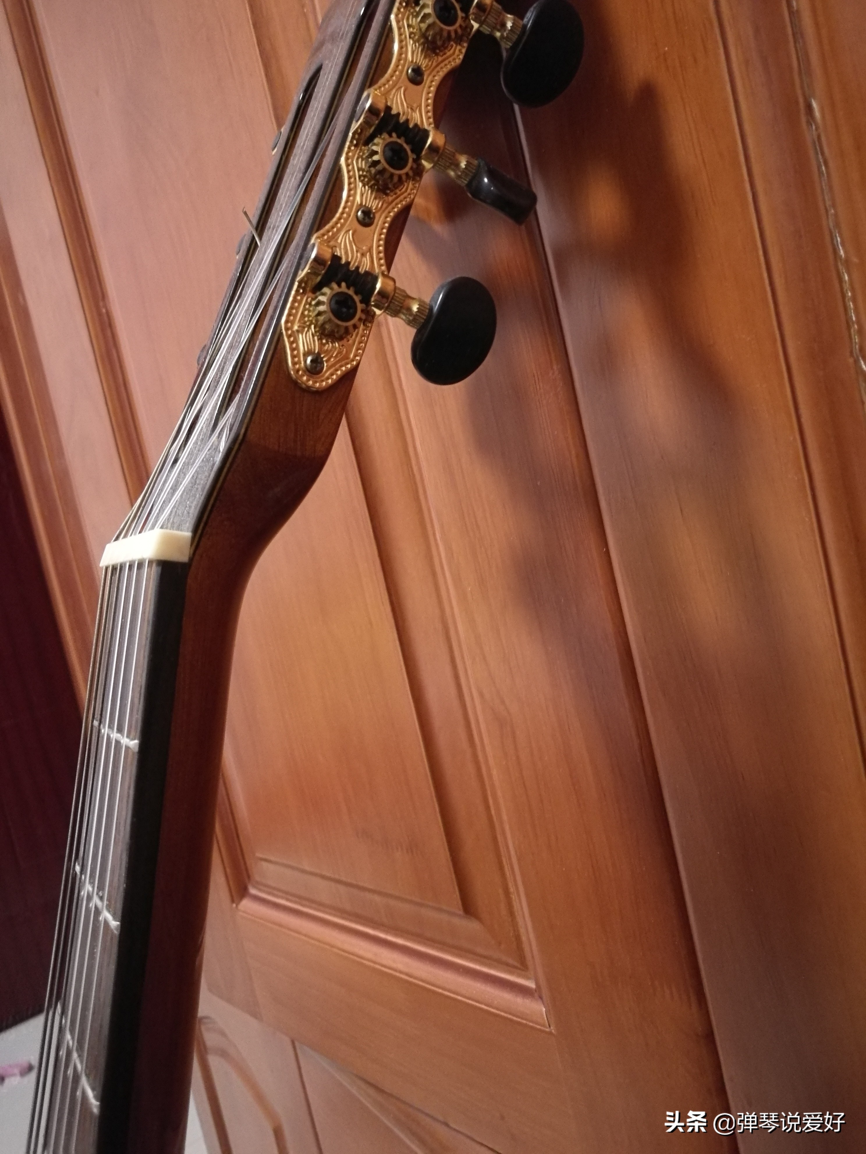 新手学吉他要买什么,刚开始学吉他买什么样的合适