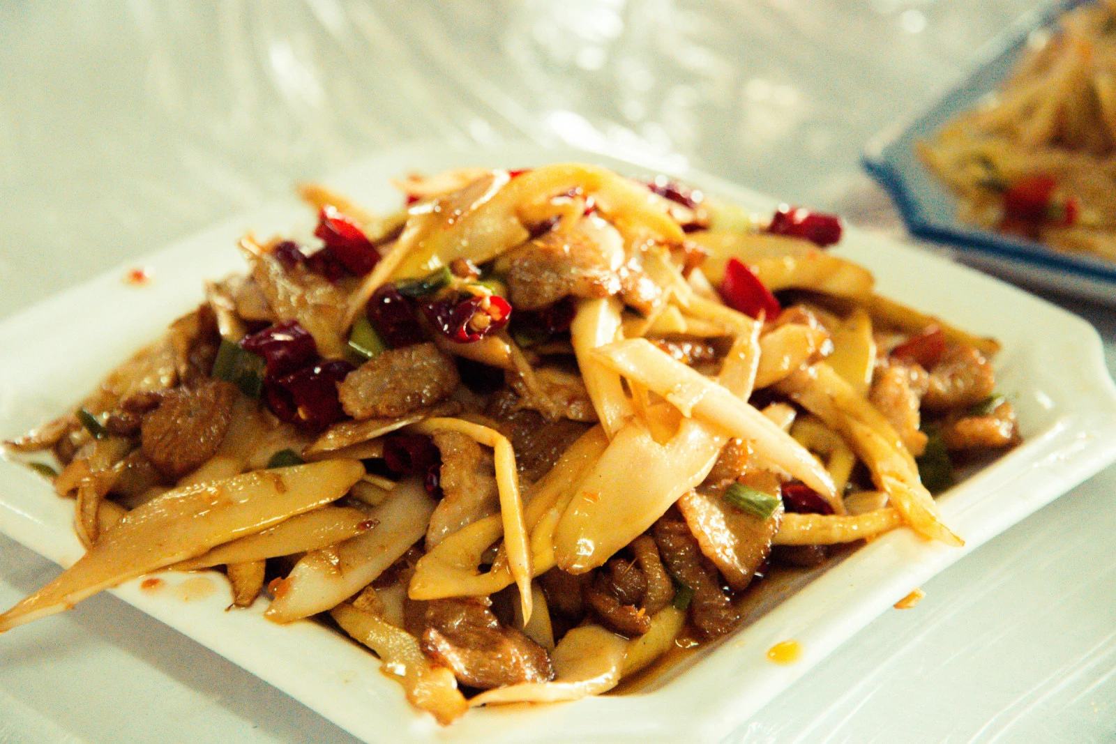 鲜竹笋炒肉小孩必吃,竹笋炒肉怎么做好吃香辣