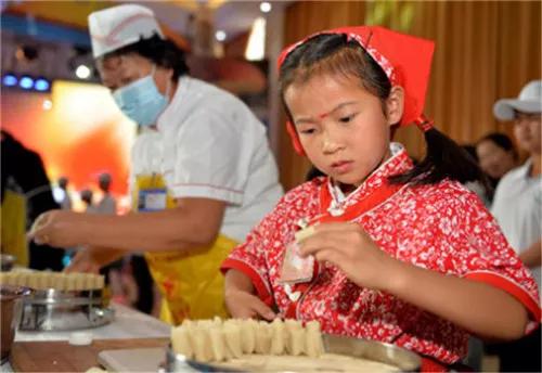 王丽霞为武川莜面代言,呼和浩特市委书记为武川莜面代言