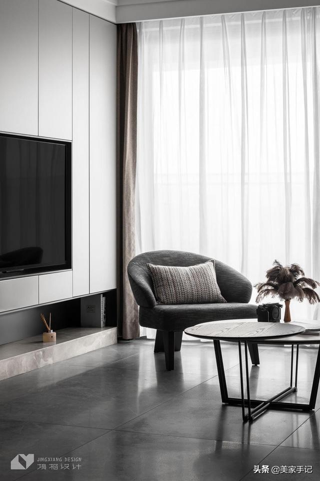 深圳夫妇123㎡的家，坚持电视柜打满柜子，效果不是一般的大气