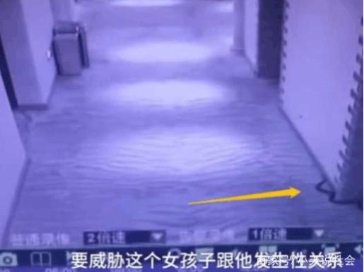 男子用毒蛇逼迫女子发生关系，得逞后被咬身亡，报应还是另有隐情