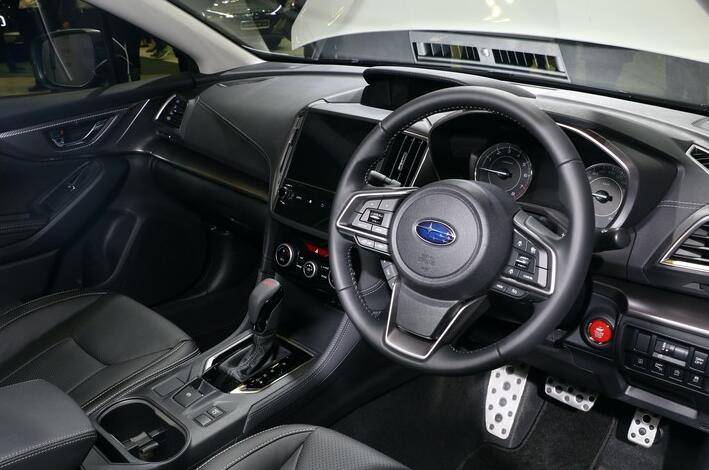 吉姆尼和斯巴鲁哪个可玩性高,19款全新改款吉姆尼