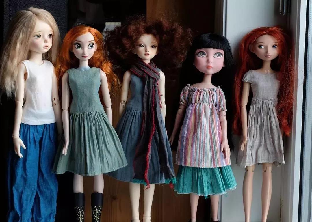 恨不能把她的芭比娃衣穿上自己身上......