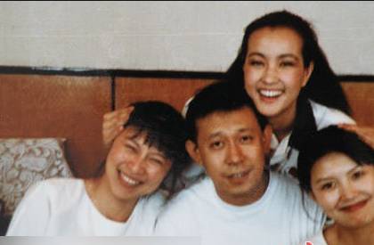 陈国军刘晓庆姜文三人照片,陈国军找姜文谈话