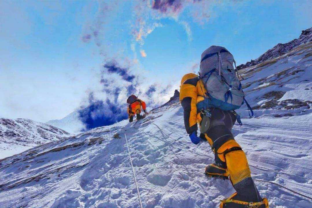 珠穆朗玛峰峰顶是属于哪个国家,珠穆朗玛峰峰顶现在是多少米