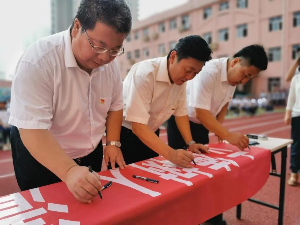 绔嬮珮灏氬笀寰锋爲鑲蹭汉鏂伴婕旇,绔嬪笀寰锋爲甯堥鍋氬垢绂忕殑鑰佸笀