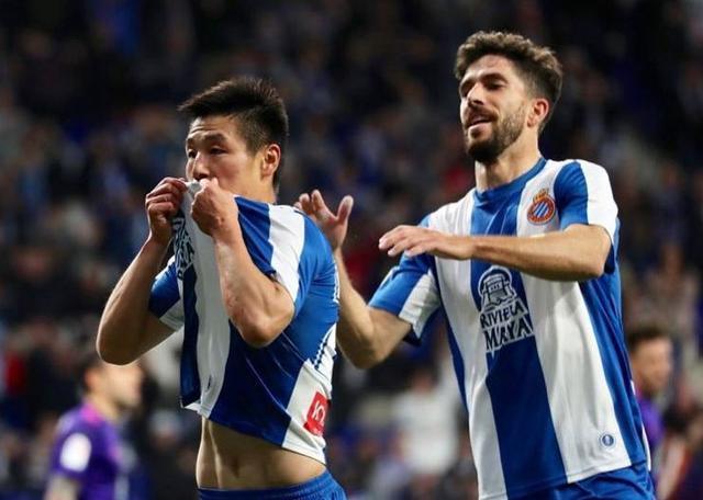 第一球武磊王者归来挑射破门,武磊挑射塞维利亚大门