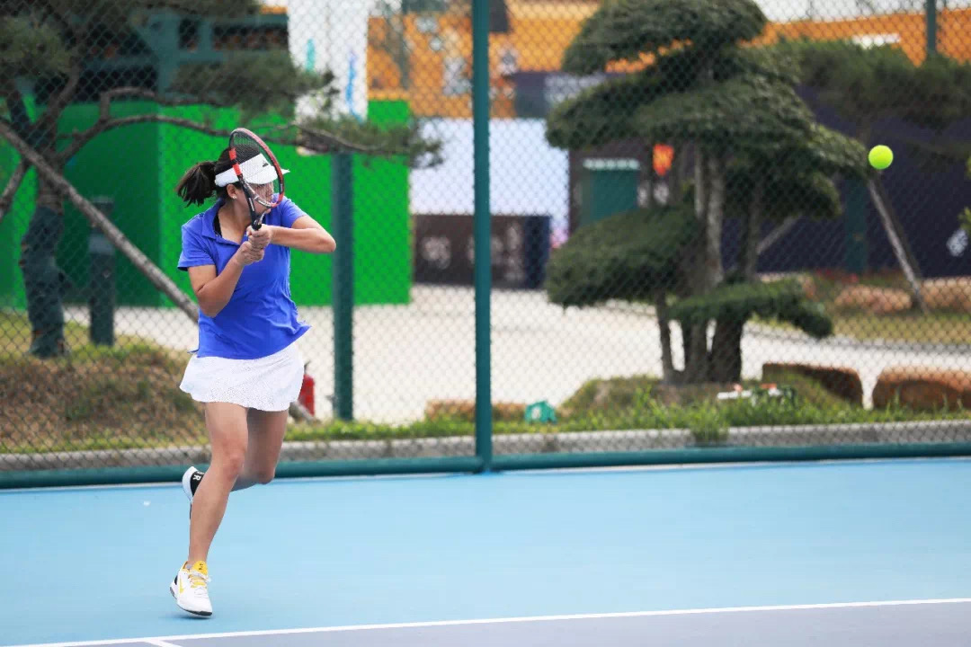 河南球迷庆祝进球,普利斯科娃冲击赛季第四冠