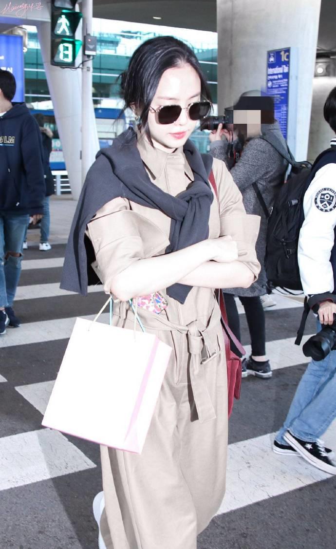 南韩妖精孙娜恩穿搭,孙娜恩春日游穿衣搭配