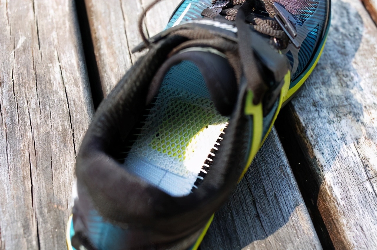 可玩性和实用性极高的跑鞋,既有缓冲又有支撑性的跑鞋推荐