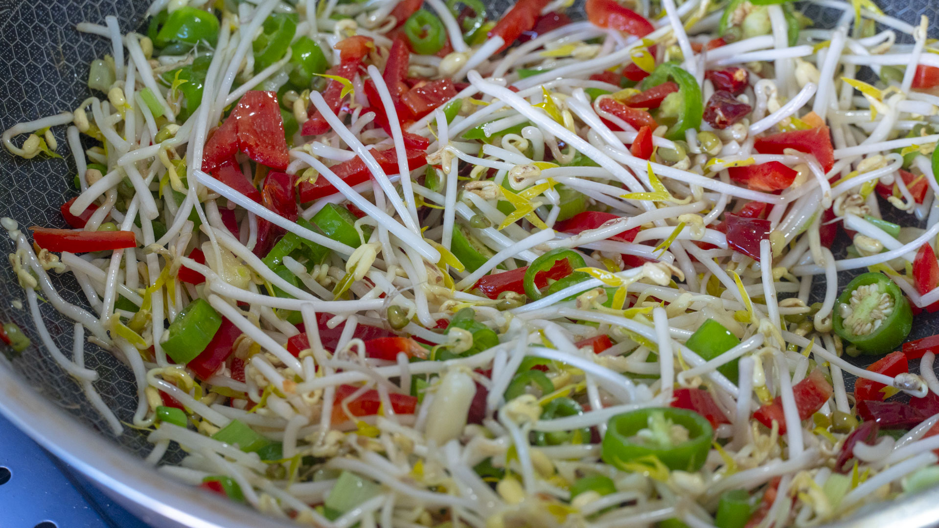 在家怎么发豆芽简单又好吃,自己在家怎么发豆芽最简单