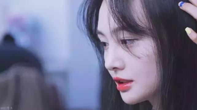 恋爱中的郑爽，清爽如夏风